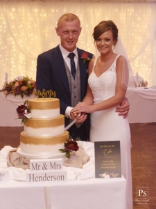 dERRY WEDDING CAKE
